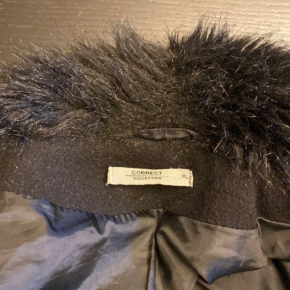 Black womens jacket with faux fur collar - Picture 9 of 9